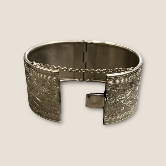Vintage Antique Silver Floral Engraved Hinged Bangle Bracelet - Picture 6 of 6